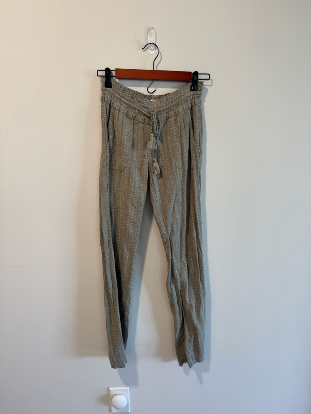 Roxy Light Green Drawstring Flowy Pants - Picture 2 of 9